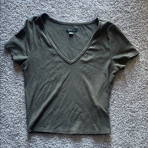 Cropped Wild Fable Olive Ribbed V-Neck Tee small